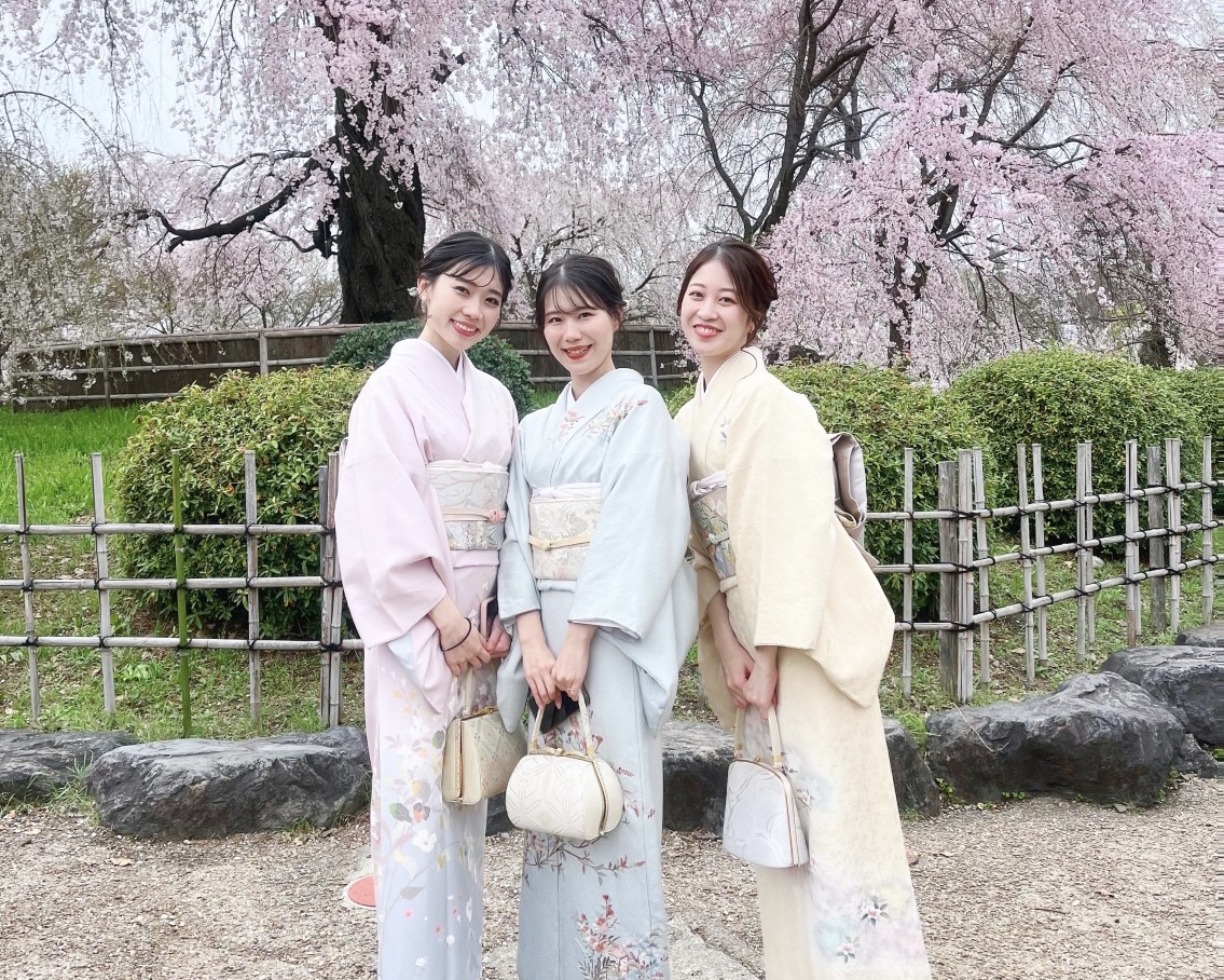 Kyoto Kimono Rental wargo: The Antique Kimono Experience Near Kyoto Station
