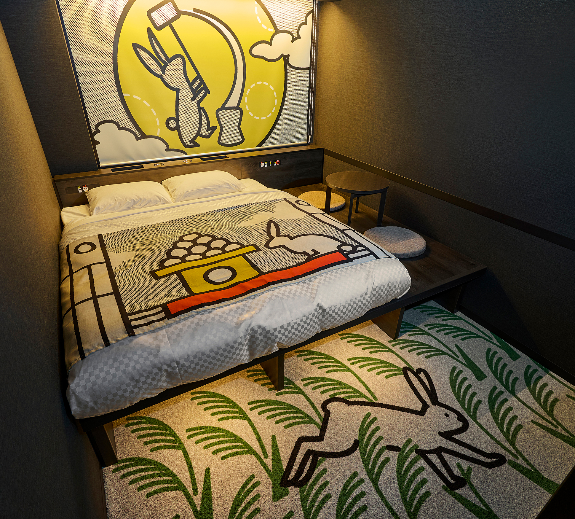 设计了展现日本文化的三种经典图案（澡堂、赏月、相扑）。※图片为赏月设计客房示例。