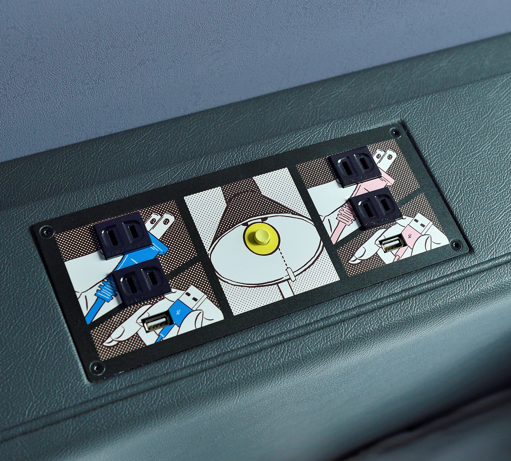 Electrical outlets and a USB slot are available at the bedside, clearly indicated with pictograms.