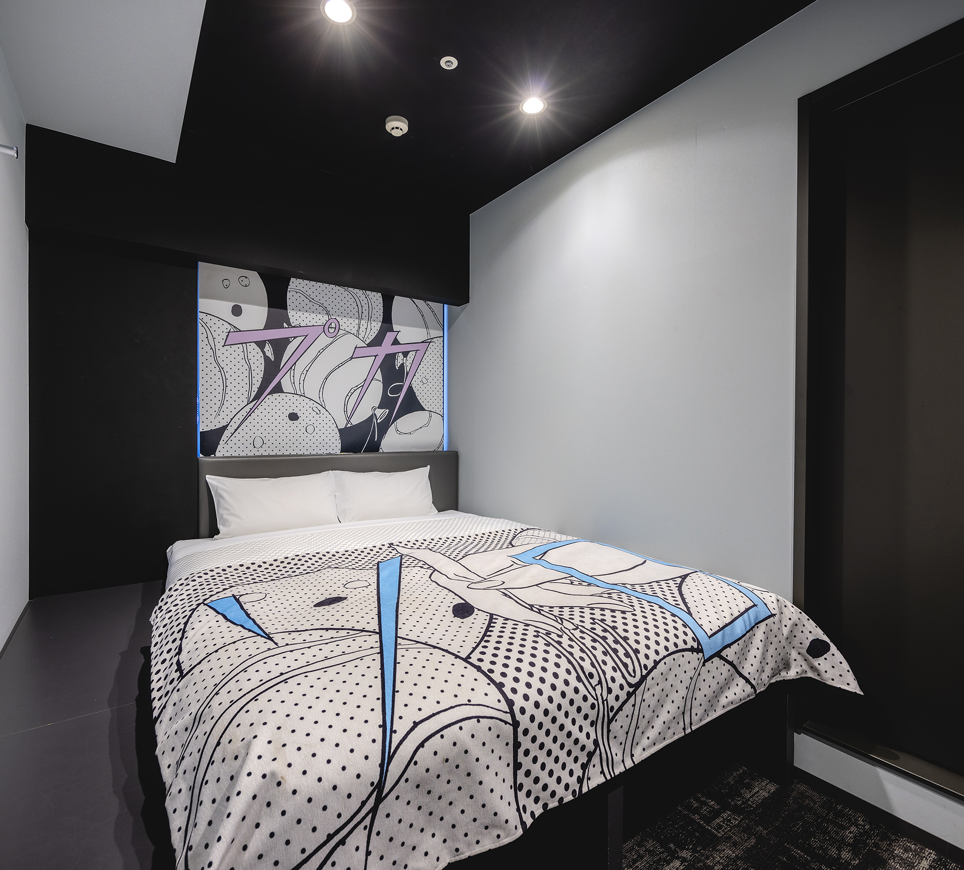 The bed has one 160 cm width mattress. Sleep soundly and comfortably on a Magniflex mattress.