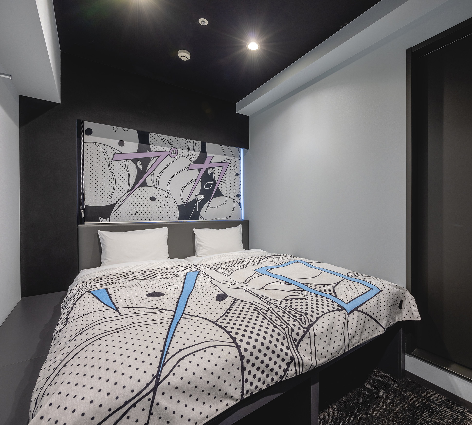 Two single beds are placed side by side. Sleep soundly and comfortably on a Magniflex mattress.