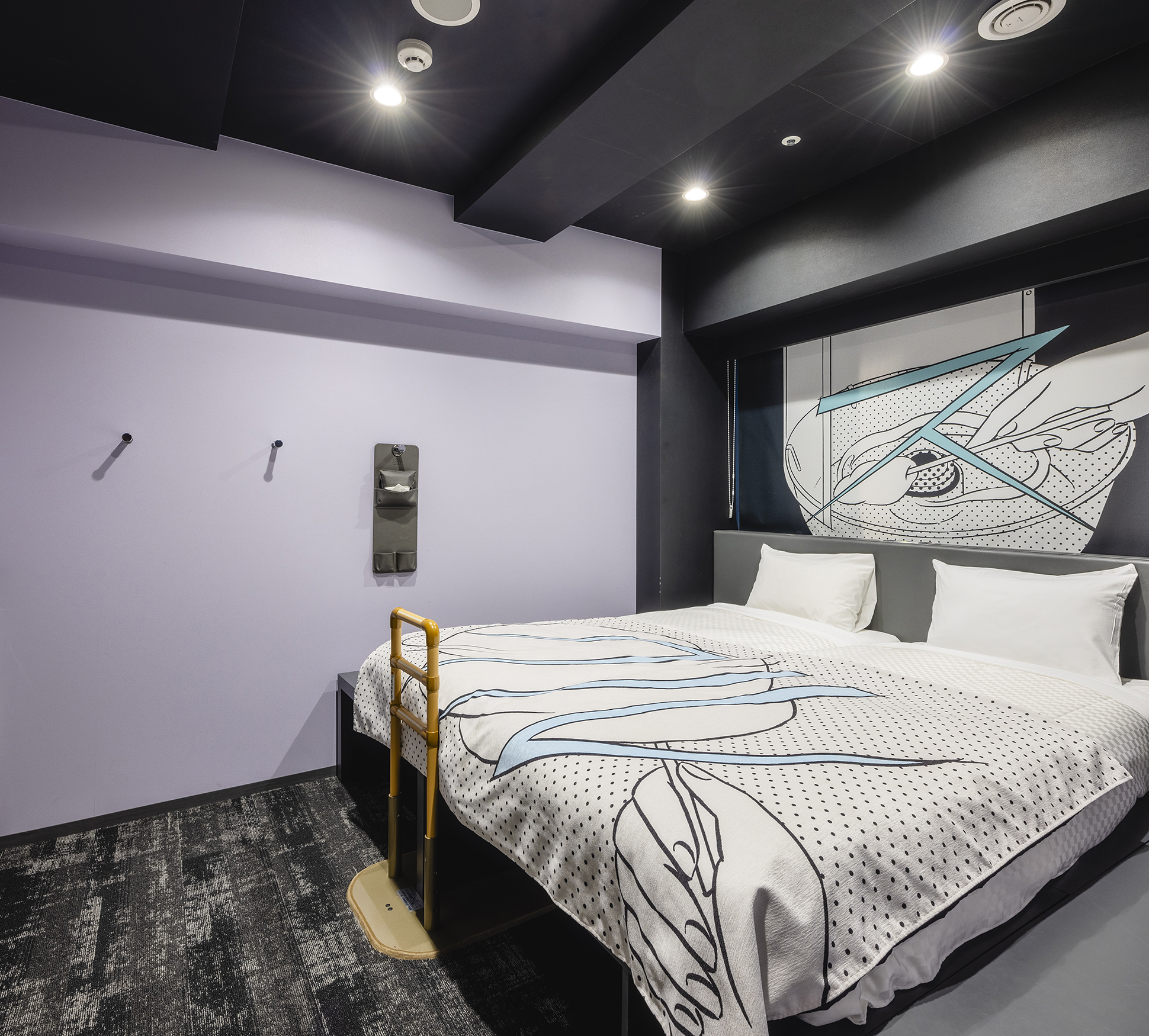 With a slightly wider space of 17 m², this room provides enough space for guests to move around easily, regardless of their age and physical ability. * Each room has two single beds.