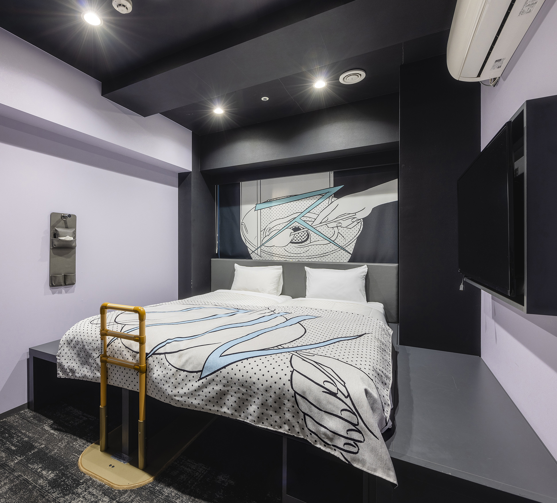 With a slightly wider space of 17 m², this room provides enough space for guests to move around easily, regardless of their age and physical ability. * Each room has two single beds.