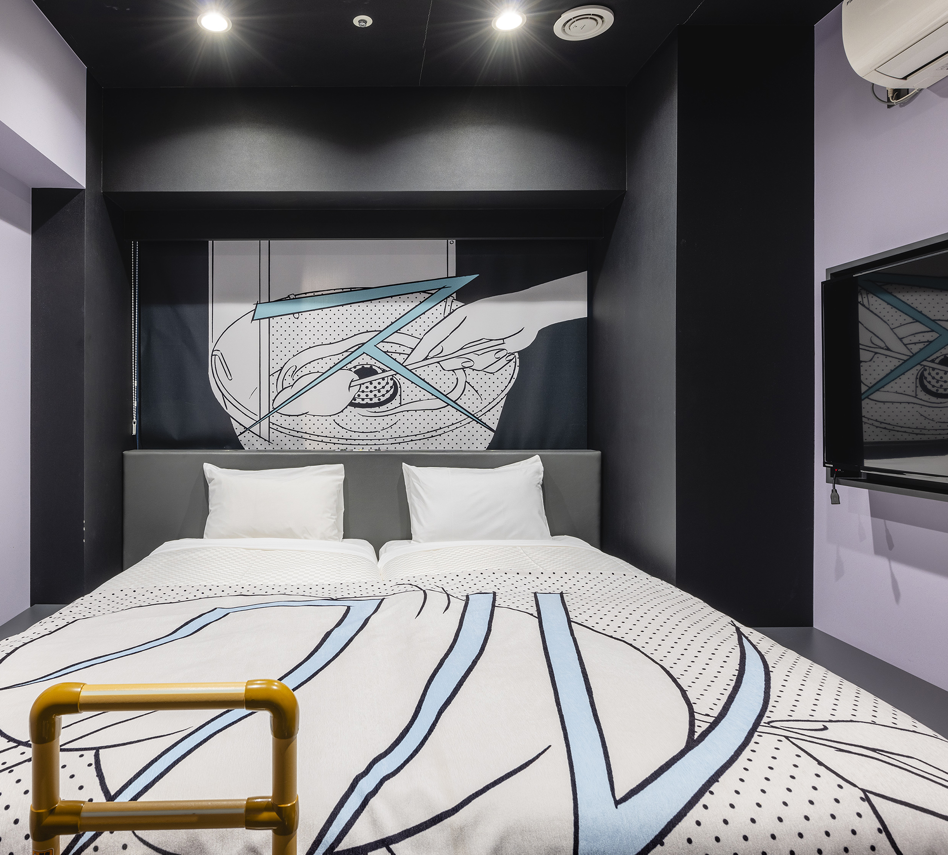 With a slightly wider space of 17 m², this room provides enough space for guests to move around easily, regardless of their age and physical ability. * Each room has two single beds.