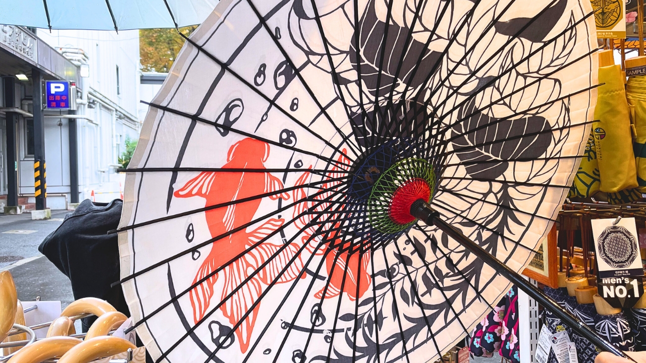 [Asakusa] Finding the Perfect Traditional Japanese Wagasa Umbrella at Hokusai Graphic in Tokyo