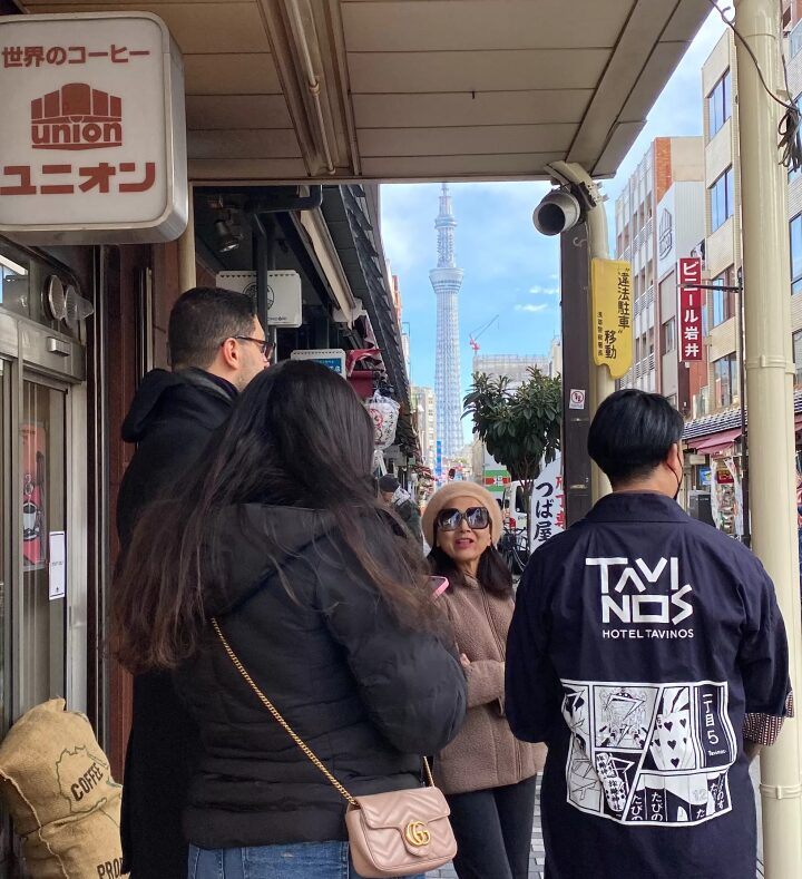 [Asakusa] Attendants provide free tourist information and introduce local tour services