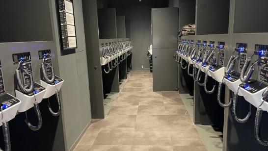 1.Take out your IC card and enter the Self-Service Cloakroom.