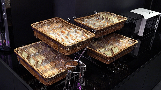 Photo(Individually wrapped bread (for hygienic reasons))