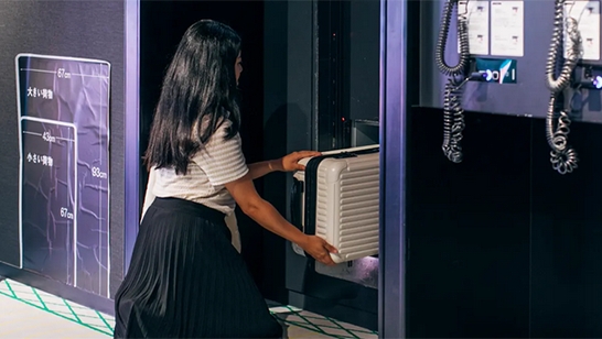 3.Put your baggage in the storage area, making sure it will not fall out, and press the “Close” button.