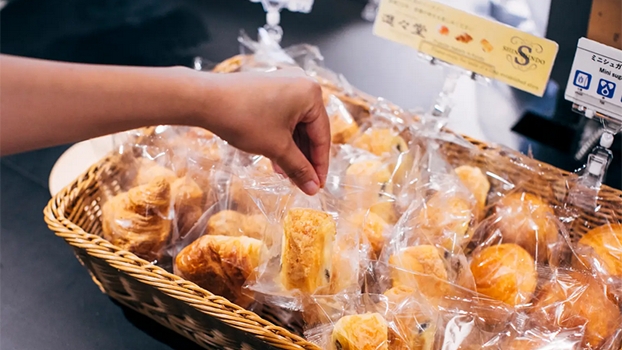Photo(Individually wrapped bread (for hygienic reasons))