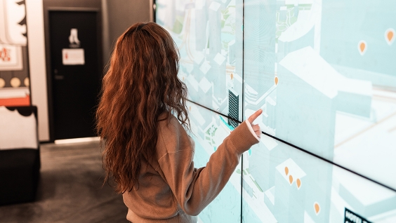 照片(AI禮賓服務 TAVINOSHIORI)