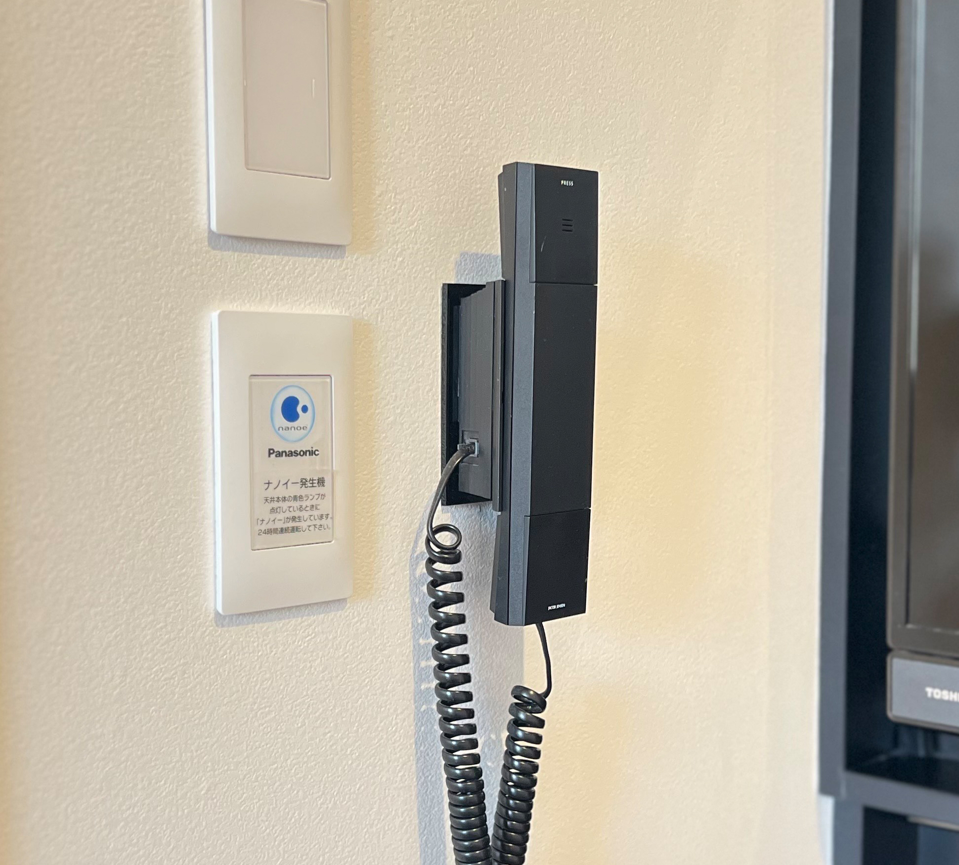 内線電話を常設しております。 何かお困りの際は、お気軽にフロント宛にご連絡ください。