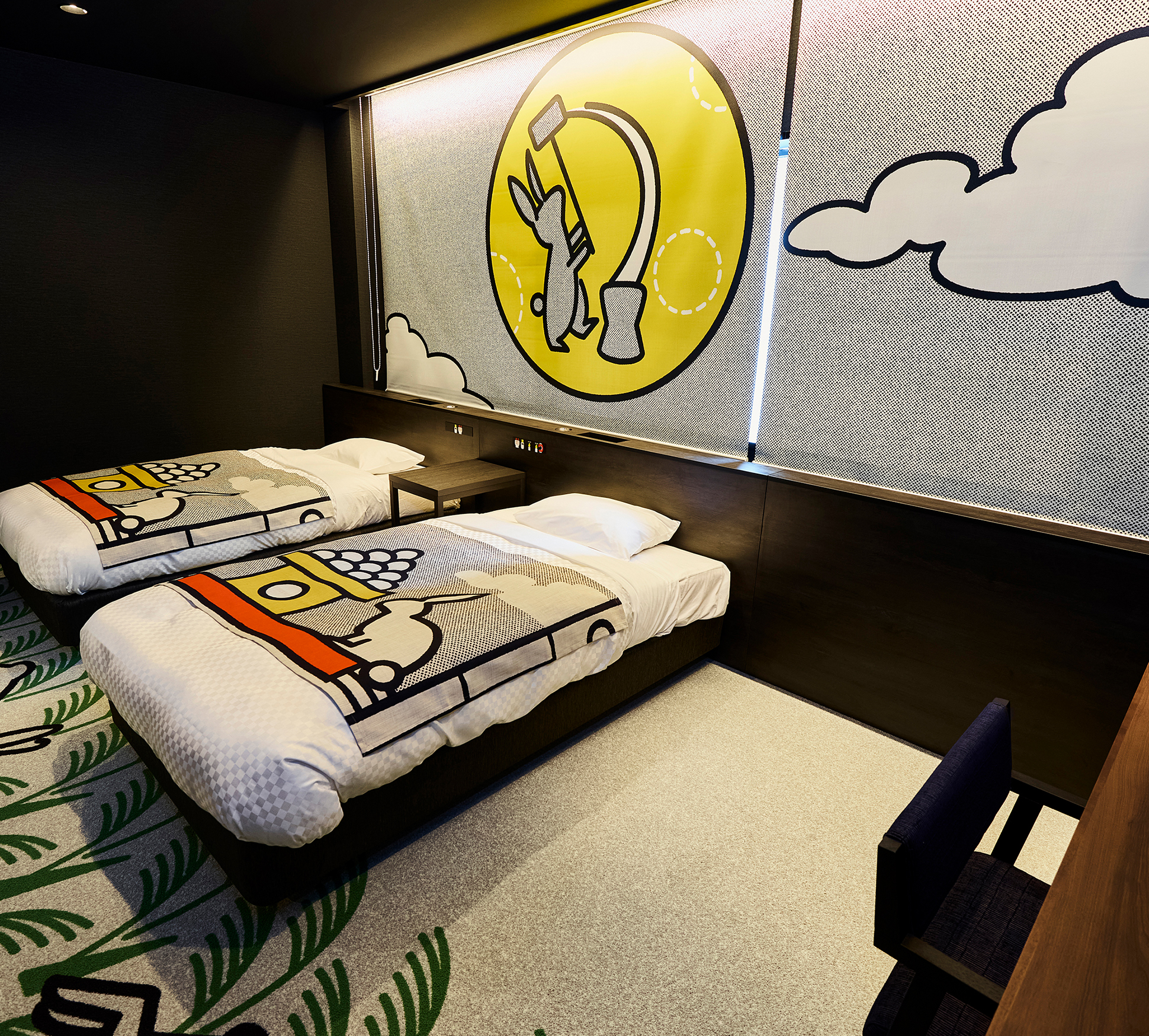 広さは29 ㎡。110cm幅シングルベッドが2台です。マニフレックス社製のマットレスで快適な眠りをお届けいたします。